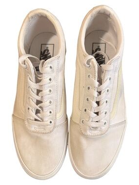 Vans Men's Low-Top White Canvas Sneakers with Subtle Cream Stripe